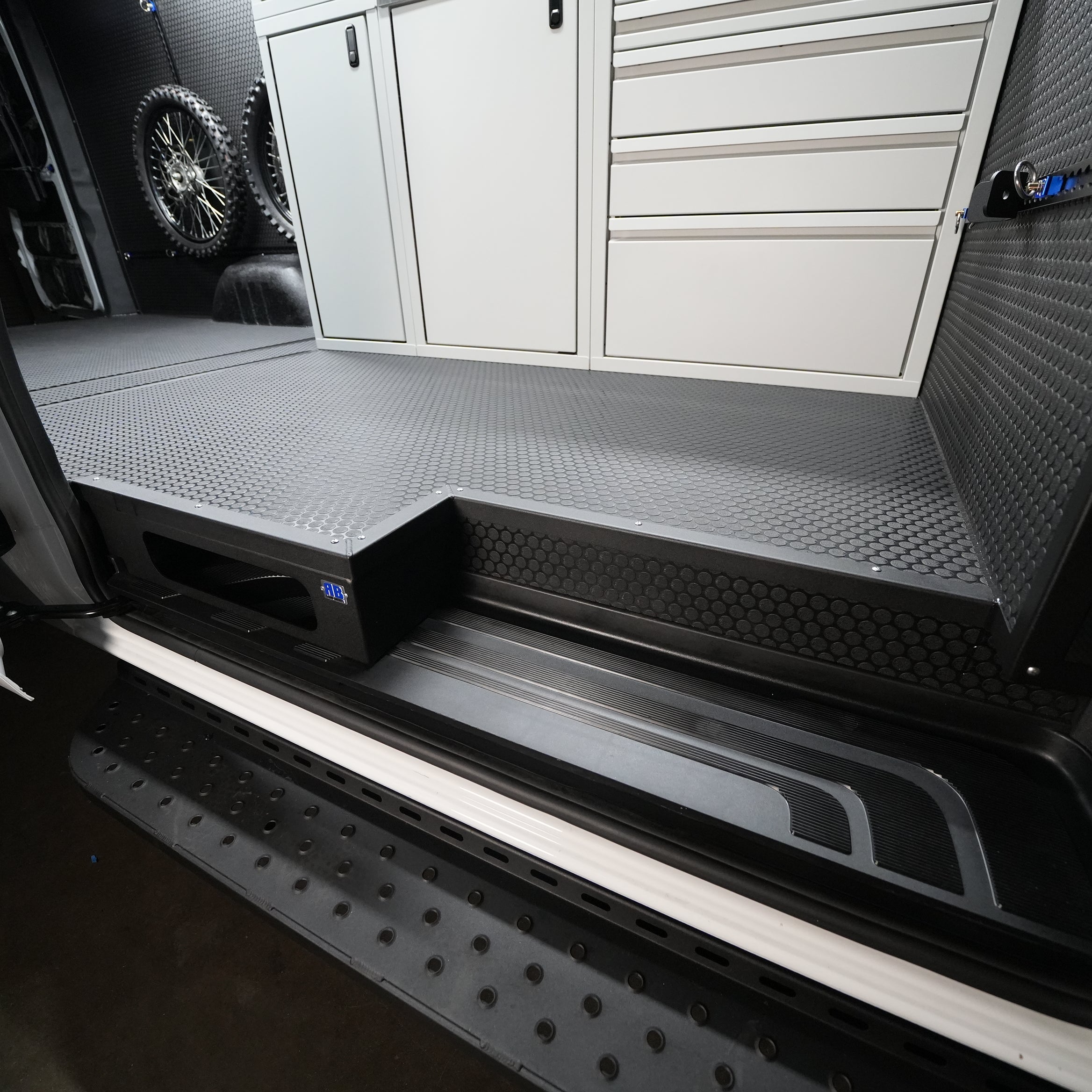 うんてい　雲梯　室内W1820×H1850×D600（1000） 2007+ Sprinter Van - Sliding Door Floor Extension w/Access for