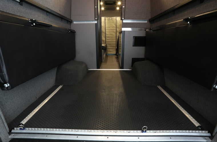 RB Touring Van Sawtooth 02 - 170