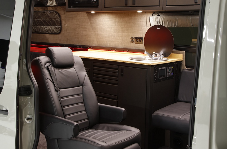 RB Touring Van MF - 170 EXT 3500 4x4