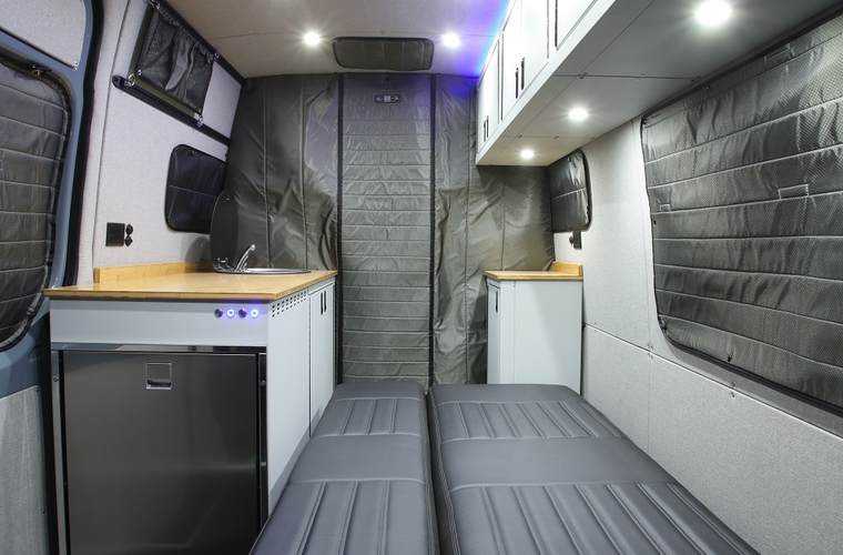 RB Touring Van DB - 144 4x4