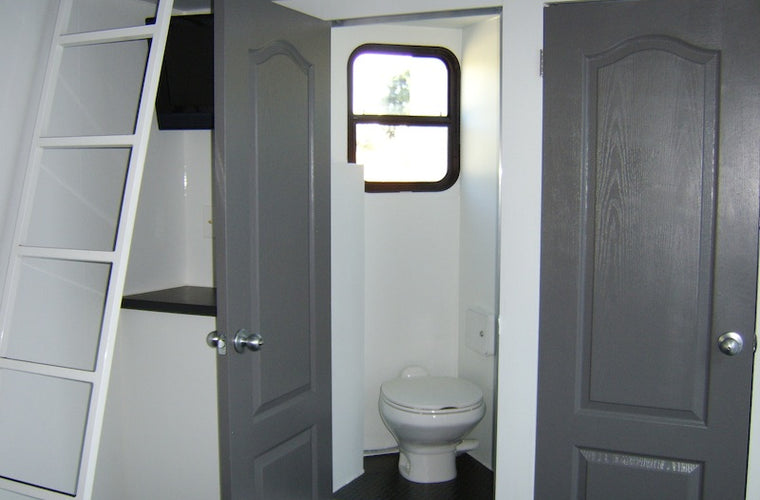 20' V Nose Toy Hauler