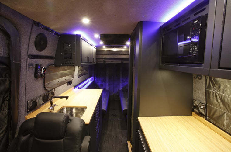 RB Touring Van CDM - 170 EXT 3500 4X4