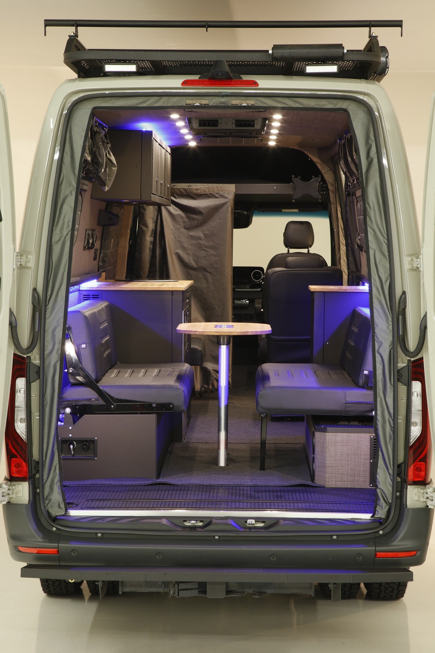 Tl Van Model RB Touring Van TL - 170 EXT 3500 4x4 - RB Components