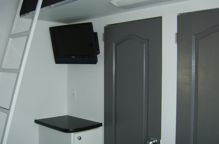 20' V Nose Toy Hauler